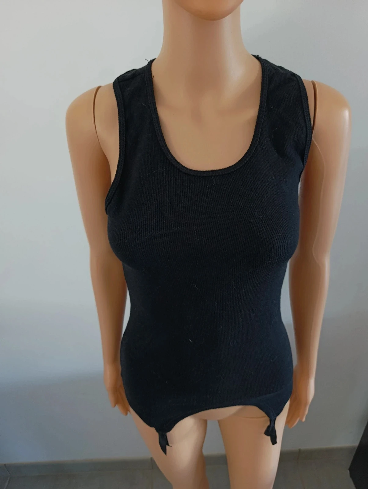 Women's black ribbed tank top size S – stretch cotton – asymmetrical low style – photo 4